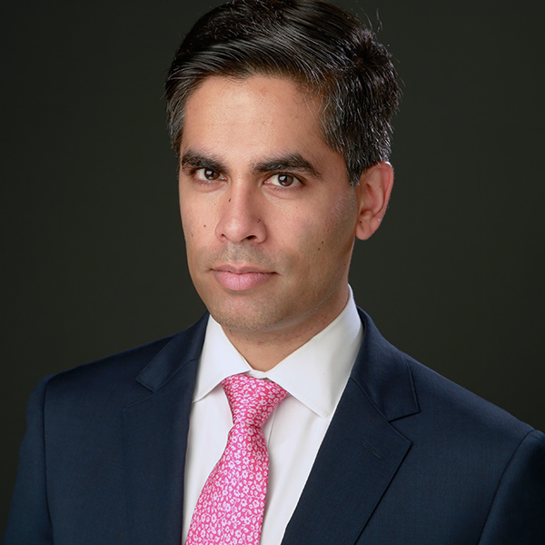 Amit-on-grey-2-600px